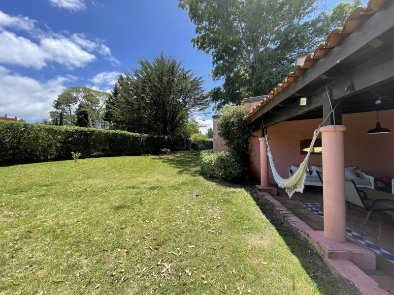 Casa con muy lindo jardin en San Rafael