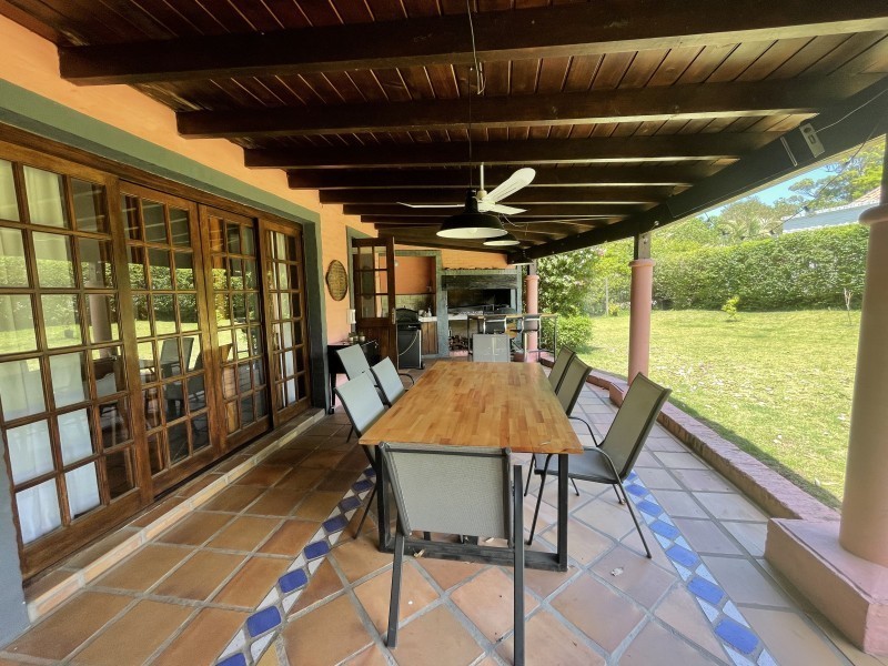 Casa con muy lindo jardin en San Rafael