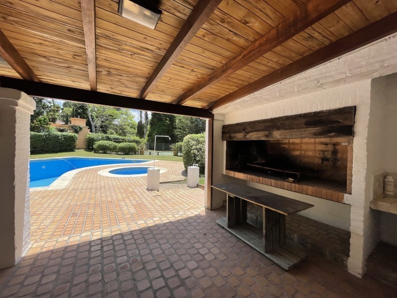 Casa con muy lindo jardin en San Rafael