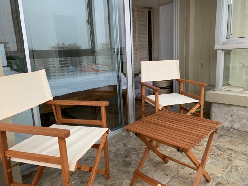 Piso alto frente a playa Mansa en alquiler 