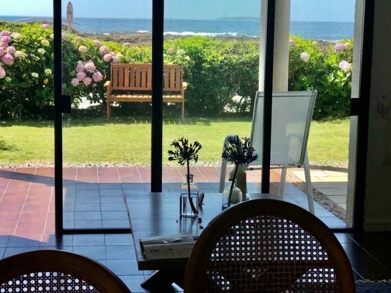 Depto planta baja jardin frente al mar en Peninsula en alquiler