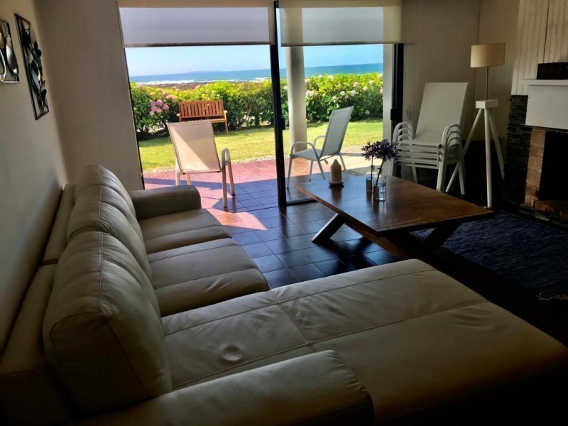 Depto planta baja jardin frente al mar en Peninsula en alquiler