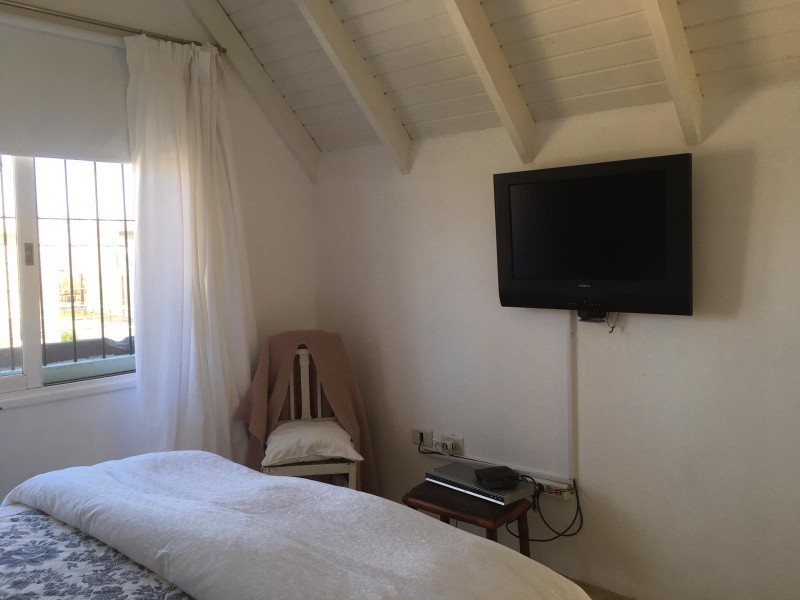 Muy linda casa en Montoya con pileta