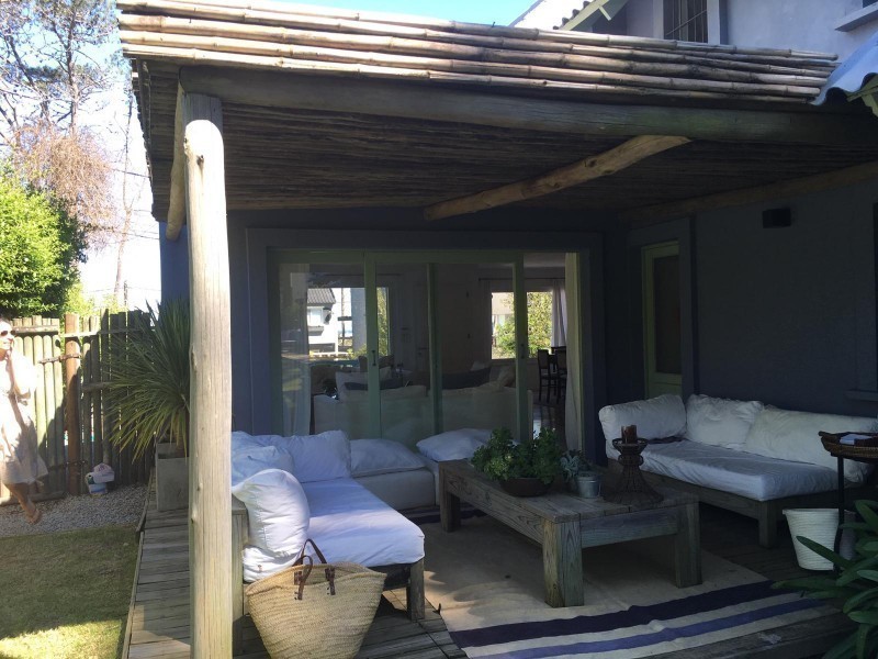 Muy linda casa en Montoya con pileta