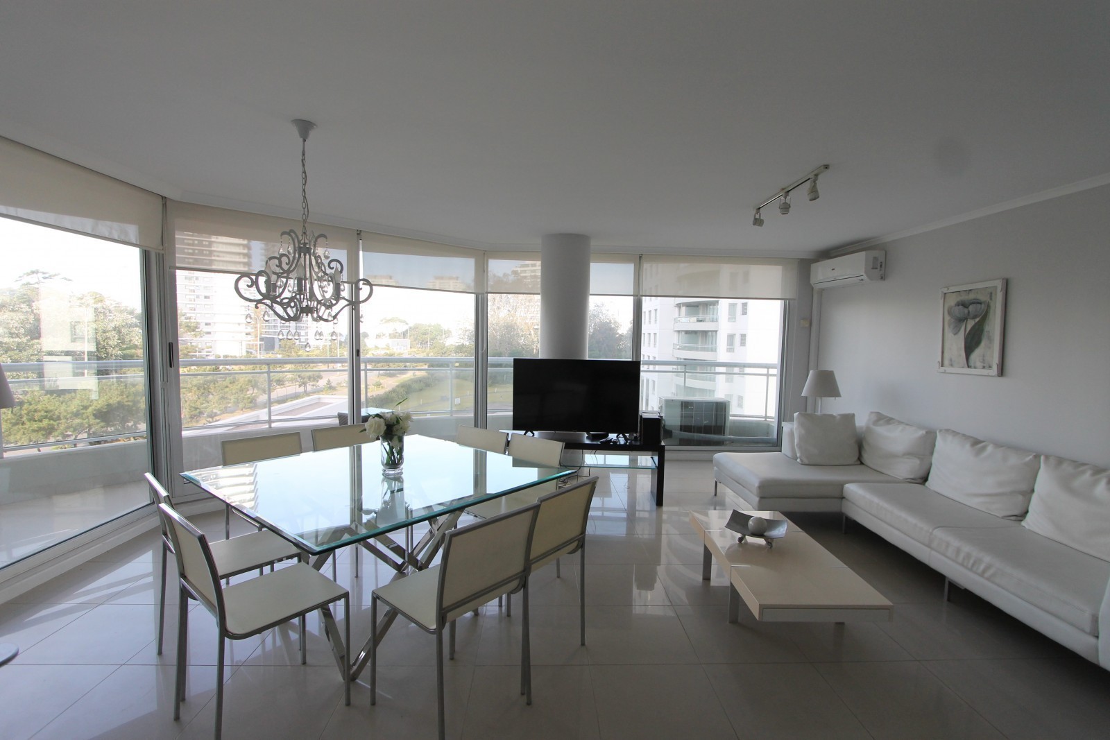 Departamento en venta sobre Av Roosevelt brava