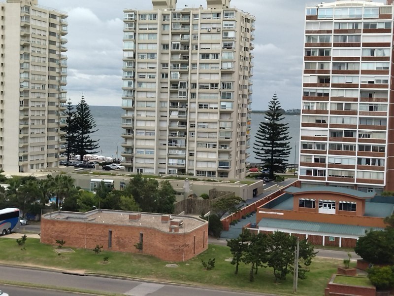 Amplio dpto céntrico cerca de todo en linda zona comercial 