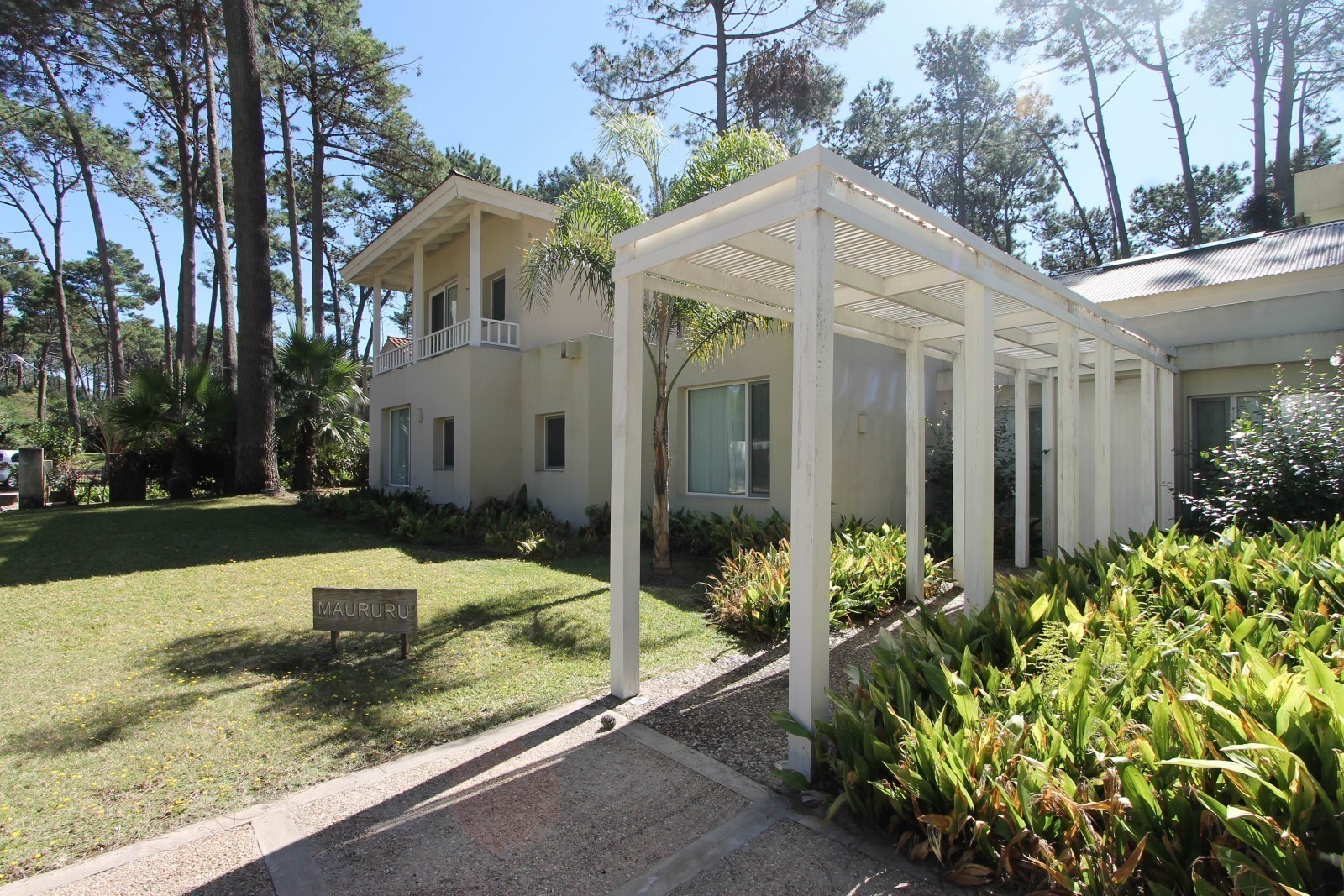 Espectacular casa en Laguna Blanca