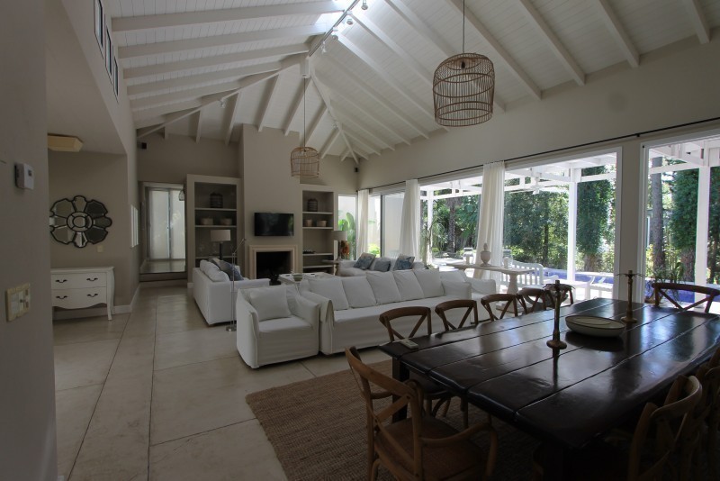 Espectacular casa en Laguna Blanca