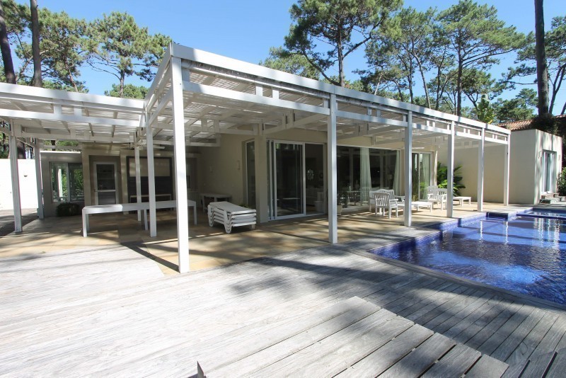 Espectacular casa en Laguna Blanca
