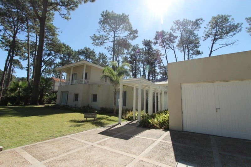 Espectacular casa en Laguna Blanca