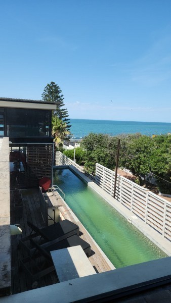 Casa moderna y de estilo en venta de la ruta al mar en La Barra a pasos del mar