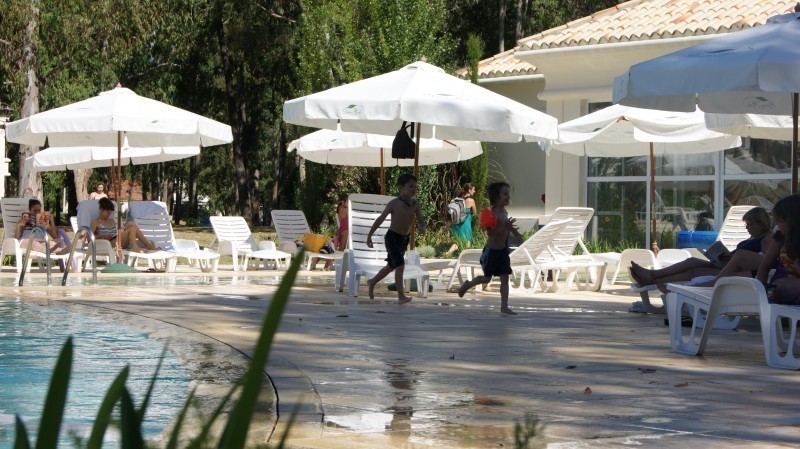 Moderno dpto  con parrillero en terraza frente al lago