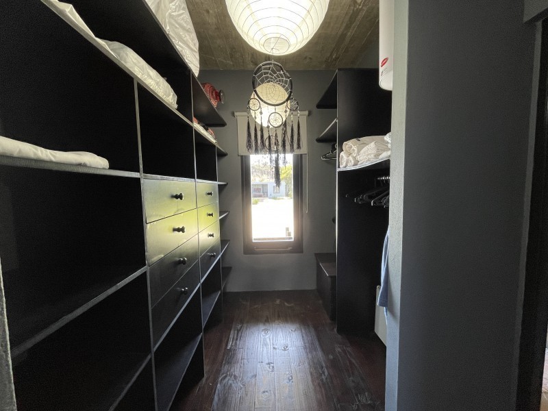 Casa moderna en Manantiales con pileta