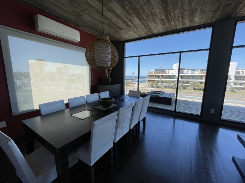 Casa moderna en Manantiales con pileta
