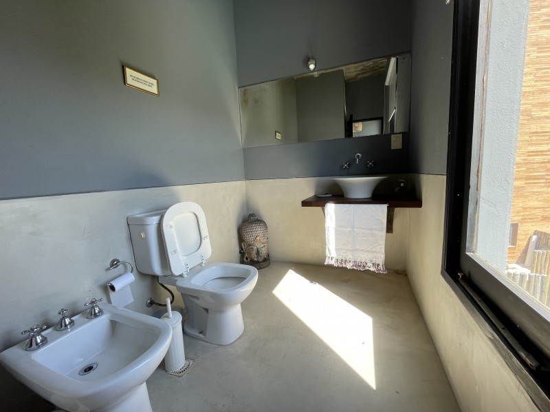 Casa moderna en Manantiales con pileta
