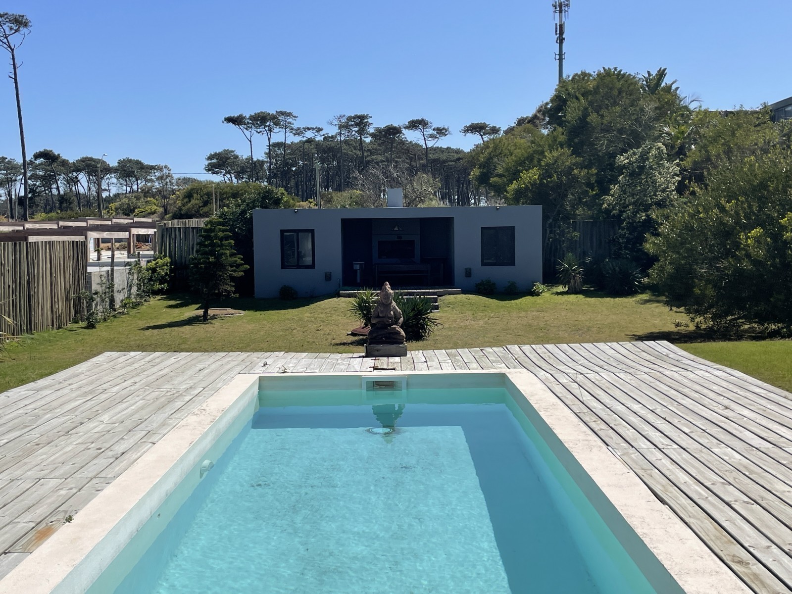 Casa moderna en Manantiales con pileta