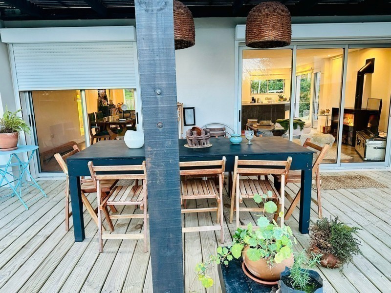 Moderna casa 3 dorm con pileta en Manantiales para alquiler