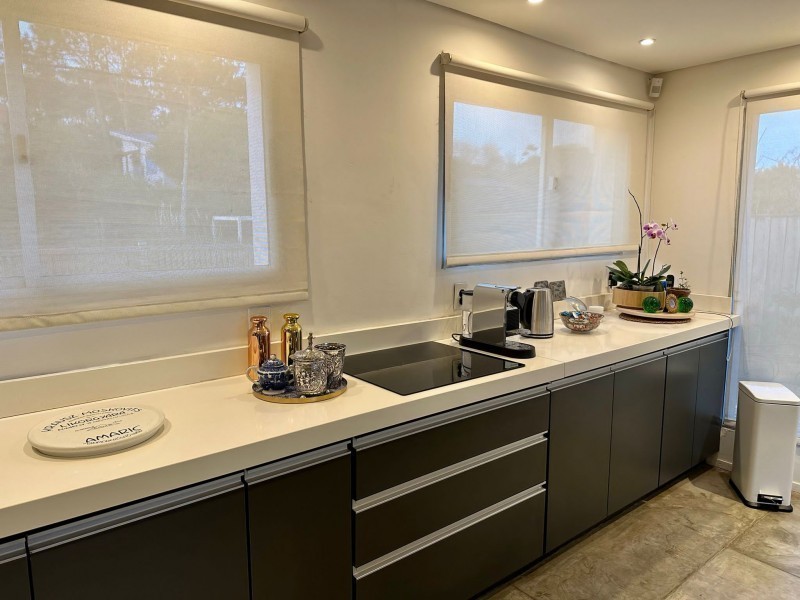 Moderna casa 3 dorm con pileta en Manantiales para alquiler