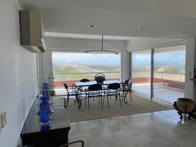 Espectacular penthouse en Rincón del Indio para alquiler