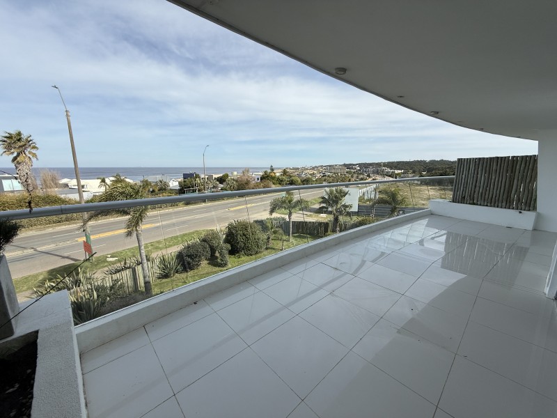 Bikini Beach con vista al mar en alquiler