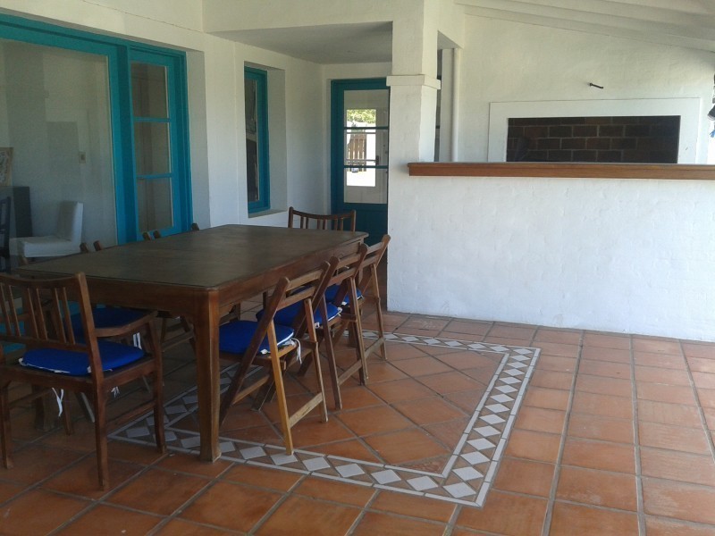Casa en barrio cerrado en Manantiales con pileta