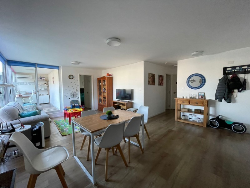 Amplo y luminoso apartamento con patio y Parrillero en Tres Cruces