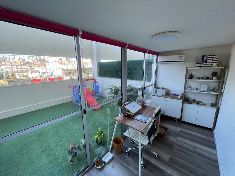 Amplo y luminoso apartamento con patio y Parrillero en Tres Cruces