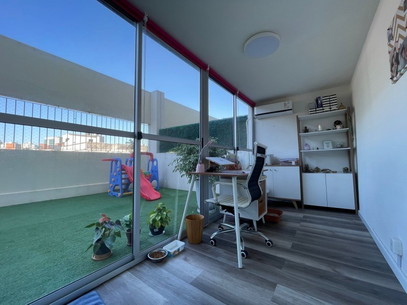 Amplo y luminoso apartamento con patio y Parrillero en Tres Cruces
