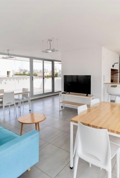 Amplo y luminoso apartamento con patio y Parrillero en Tres Cruces