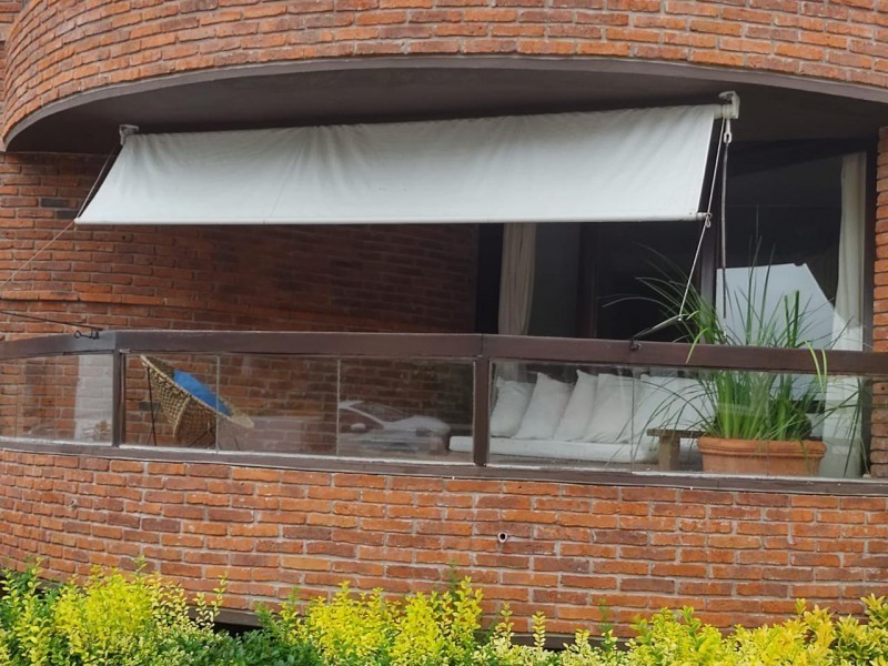 En edificio frente al mar en Peninsula, alquiler