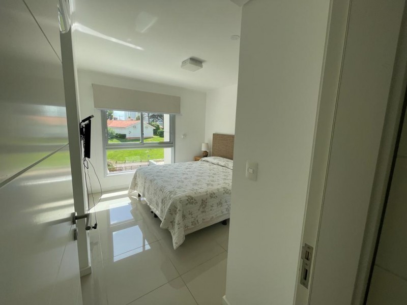 Moderno depto 1 dorm en alquiler en Playa Brava