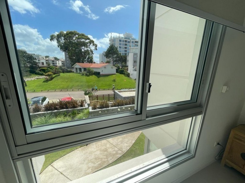 Moderno depto 1 dorm en alquiler en Playa Brava