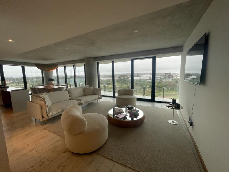 Surfside 2 dormitorios en alquiler