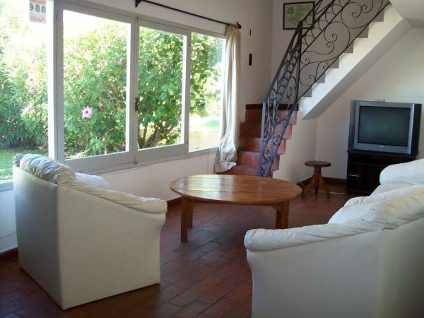 Casa en alquiler en lo mejor de La Barra a metros del mar.