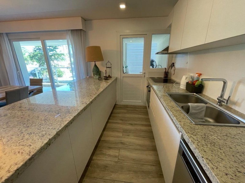 Excelente apto moderno en Playa Brava zona Rincon del Indio
