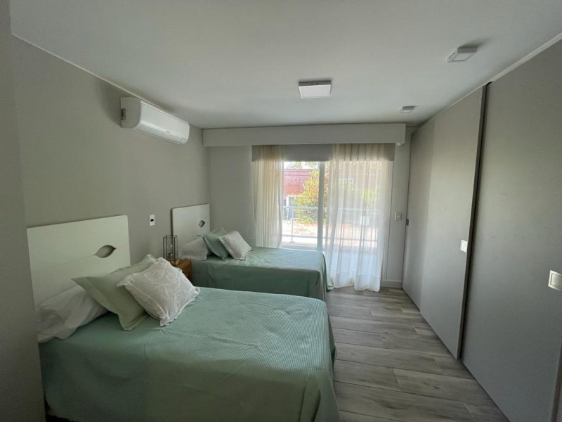 Excelente apto moderno en Playa Brava zona Rincon del Indio