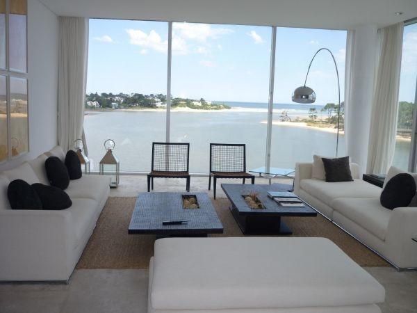 Sofisticado penthouse con una vista inmejorable en alquiler sobre La Barra.