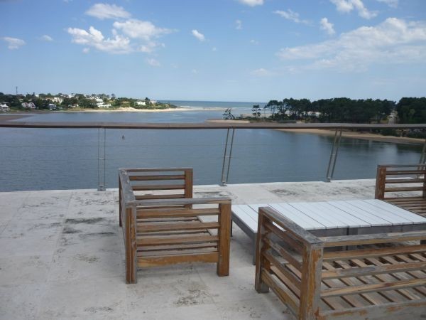 Sofisticado penthouse con una vista inmejorable en alquiler sobre La Barra.