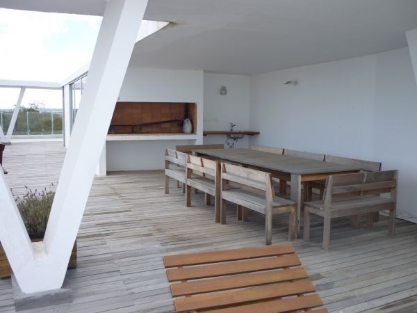 Sofisticado penthouse con una vista inmejorable en alquiler sobre La Barra.