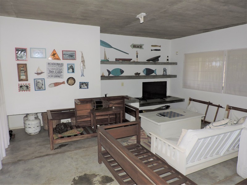 Moderna casa en alquiler y venta a pasitos del mar en Montoya, La Barra.