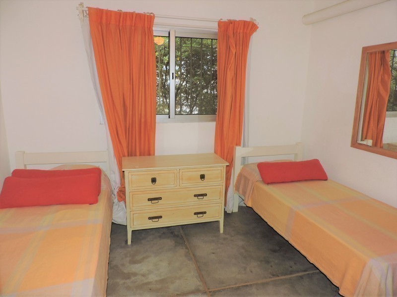 Moderna casa en alquiler y venta a pasitos del mar en Montoya, La Barra.