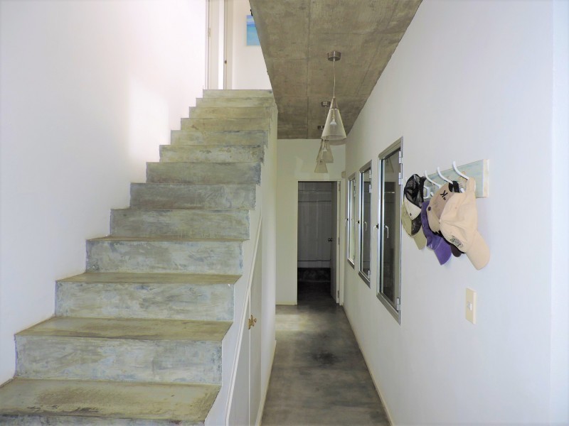 Moderna casa en alquiler y venta a pasitos del mar en Montoya, La Barra.