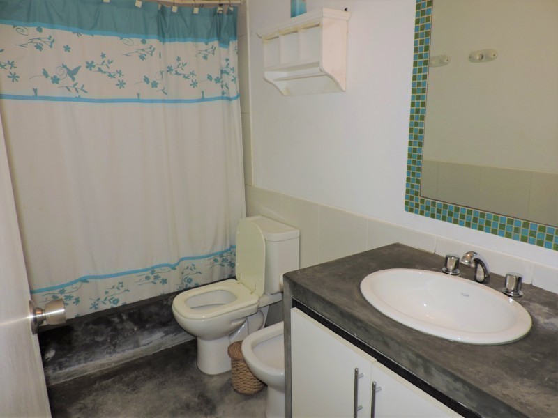 Moderna casa en alquiler y venta a pasitos del mar en Montoya, La Barra.