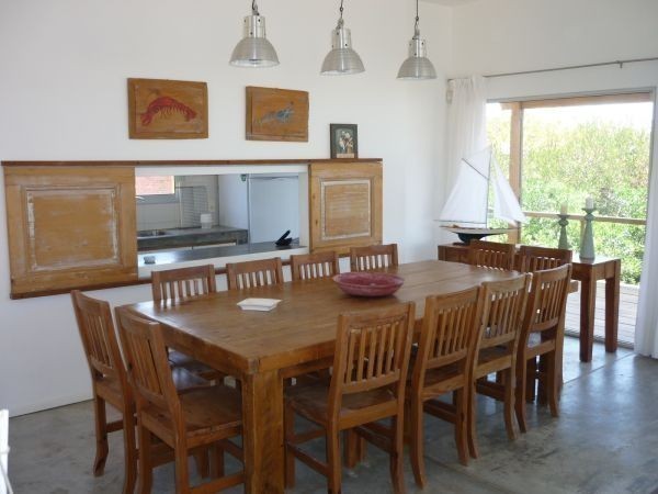 Moderna casa en alquiler y venta a pasitos del mar en Montoya, La Barra.