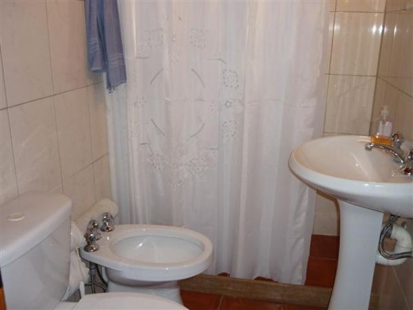 Coqueta cabaña en alquiler sobre El Tesoro, La Barra super bien ubicada.