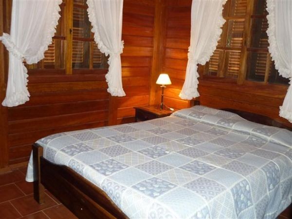 Coqueta cabaña en alquiler sobre El Tesoro, La Barra super bien ubicada.