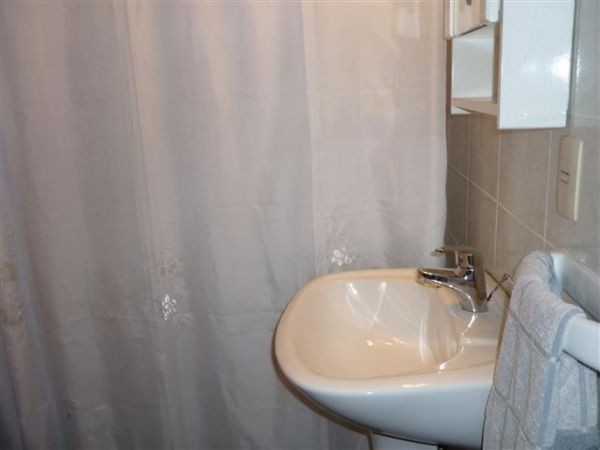 Coqueta cabaña en alquiler sobre El Tesoro, La Barra super bien ubicada.