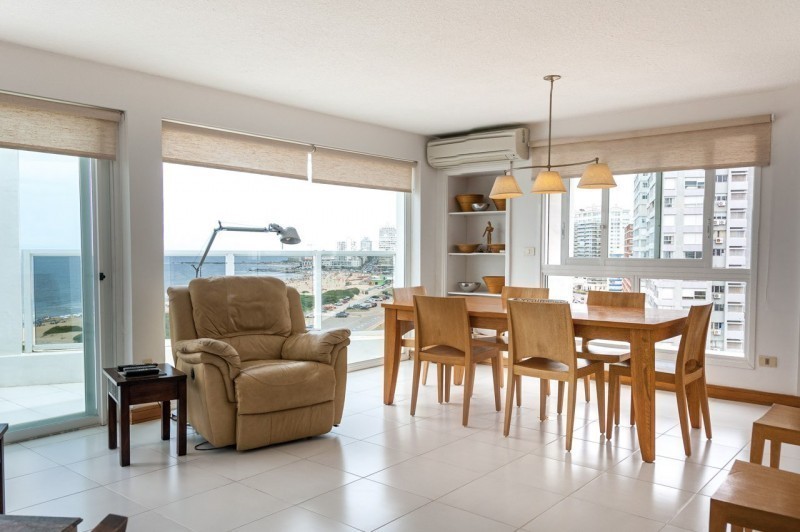 Excepcional Penthouse frente a Playa Brava en venta 