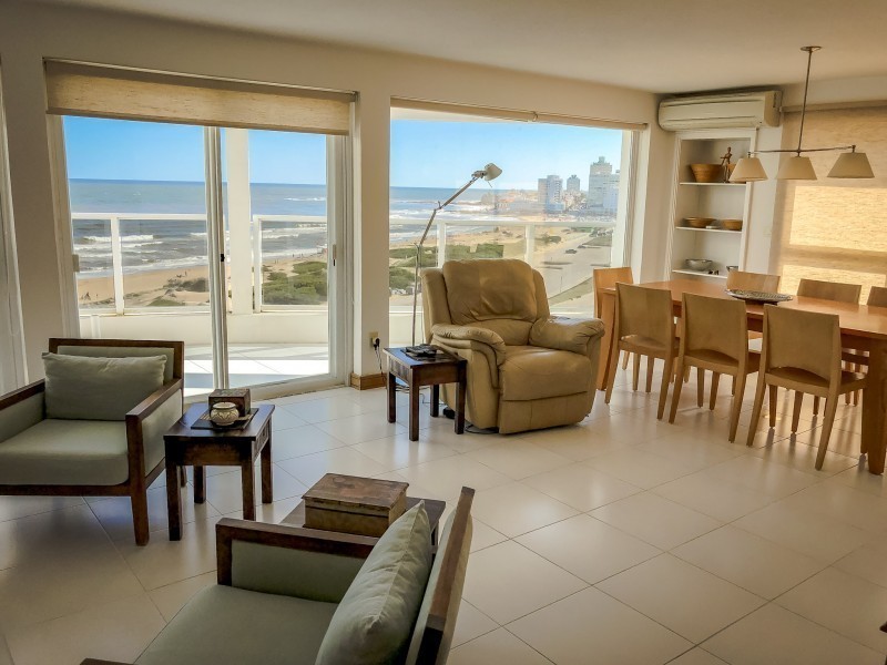 Excepcional Penthouse frente a Playa Brava en venta 