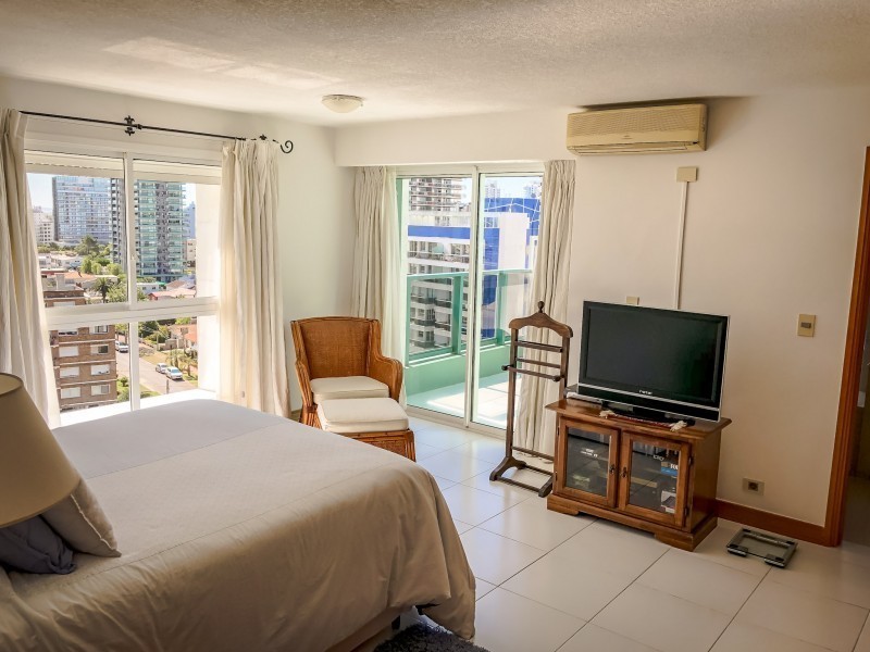 Excepcional Penthouse frente a Playa Brava en venta 